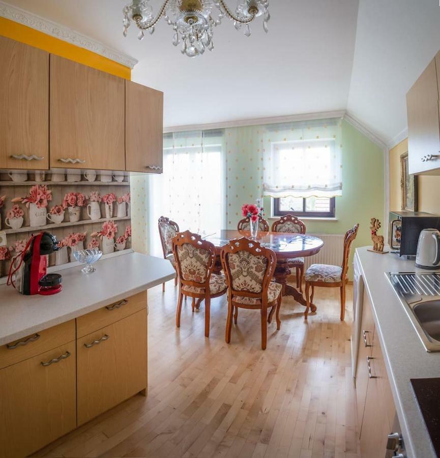 Apartma Ajda Komenda Dış mekan fotoğraf